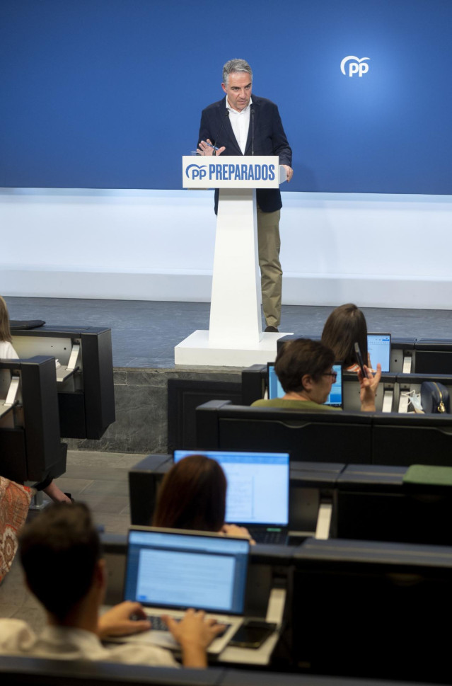 El coordinador general del PP y coordinador de campaña de PP-A, Elías Bendodo, comparece tras analizar los resultados de las elecciones andaluzas en la reunión del Comité de Dirección del PP, en la sede del partido, a 20 de junio de 2022, en Madrid (Españ