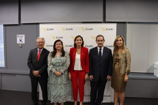 Archivo - El Director De Estudios E Investigación De CEAPI, Germán Ríos; La Directora De Negocios De BID Invest, Gema Sacristán; La Ministra De Industria, Comercio Y Turismo, Reyes Maroto; Secretario General Iberoamericano (SEGIB), Andrés Allamand; Y La P