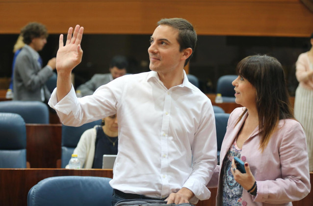 El secretario general del PSOE-M, Juan Lobato, en un pleno de la Asamblea de Madrid, a 9 de junio de 2022, en Madrid (España).