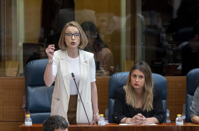 Archivo - La portavoz de Unidas Podemos en la Asamblea de Madrid, Carolina Alonso, interviene durante una sesión plenaria, en la Asamblea de Madrid, a 5 de mayo de 2022, en Madrid (España). El pleno está marcado por las preguntas de la oposición a la pres