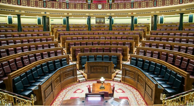 Archivo - Hemiciclo del Congreso vacío con los asientos del banco azul del Gobierno