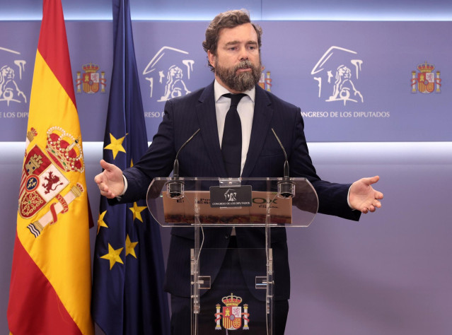 El portavoz de Vox en el Congreso, Iván Espinosa de los Monteros, interviene en una rueda de prensa previa a una Junta de Portavoces, en el Congreso de los Diputados, a 21 de junio de 2022, en Madrid (España).