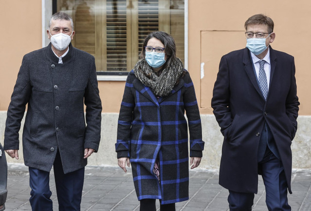 Archivo - (I-D) El conseller de Economía Sostenible, Sectores Productivos, Comercio y Trabajo, Rafa Climent; la vicepresidenta y consellera de Igualdad y Políticas Inclusivas, Mónica Oltra y el presidente de la Generalitat, Ximo Puig
