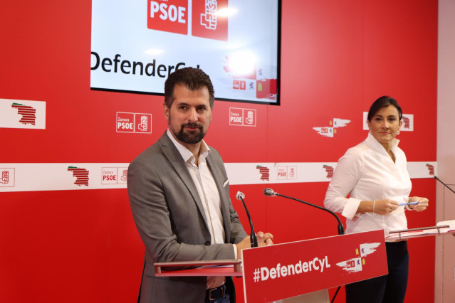 Tudanca y Ana Sánchez durante la rueda de prensa.