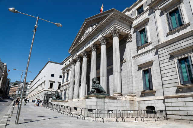 Archivo - Fachada del Congreso de los Diputados en la Plaza de las Cortes de Madrid.