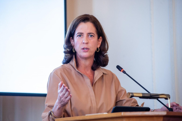 La presidenta de la AEB, Alejandra Kindelán, en los cursos de verano de la APIE en la Universidad Internacional Menéndez Pelayo (UIMP)