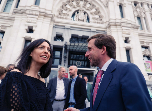 La delegada del Gobierno en la Comunidad de Madrid, Mercedes González y el alcalde de Madrid, José Luis Martínez-Almeida.