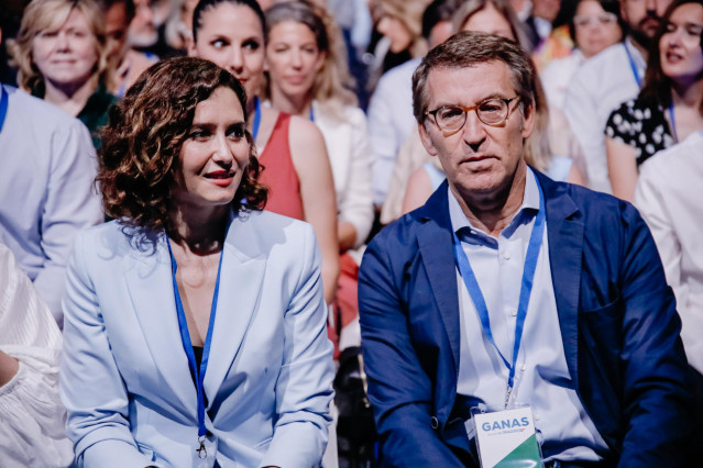 Archivo - La nueva presidenta del PP de Madrid y presidenta de la Comunidad de Madrid, Isabel Díaz Ayuso, y el presidente del PP nacional, Alberto Núñez Feijóo,  durante la clausura del  XVII Congreso del Partido Popular de Madrid, en Feria de Madrid IFEM