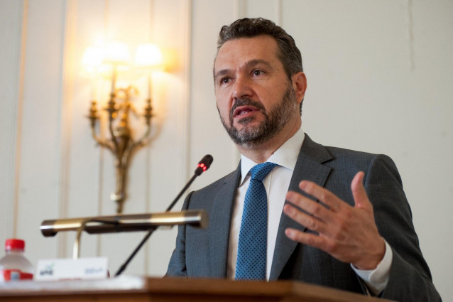 Rodrigo Buenaventura, presidente de la CNMV, durante su intervención en el curso de verano organizado por la APIE en la UIMP de Santander. En junio de 2021.