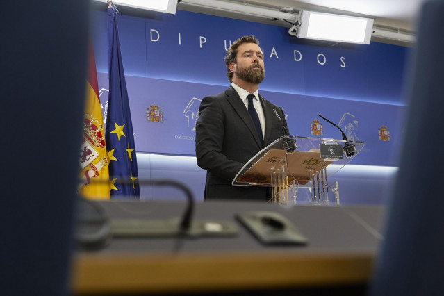 Archivo - El portavoz parlamentario de Vox, Iván Espinosa de los Monteros, interviene en una rueda de prensa posterior a una Junta de Portavoces, en el Congreso de los Diputados, a 24 de mayo de 2022, en Madrid (España).
