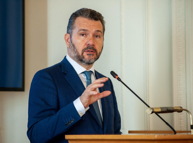 Rodrigo Buenaventura, presidente de la CNMV, durante su intervención en el curso de verano organizado por la APIE en la UIMP de Santander.