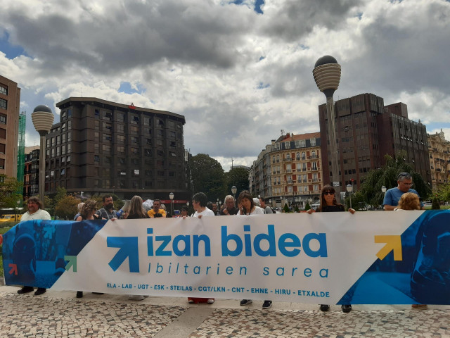 ELA, LAB, UGT, ESK, STEILAS, CGT, CNT, EHNE, HIRU y ETXALDE se concentran en Bilbao para reclamar un cambio en la política penitenciaria.