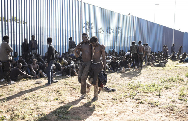Archivo - Unos 500 migrantes de origen subsahariano han conseguido saltar la valla de Melilla, a 2 de marzo de 2022, en Melilla (España).