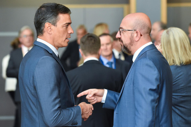 El presidente del Gobierno, Pedro Sánchez y el presidente del Consejo Europeo, Charles Michel.