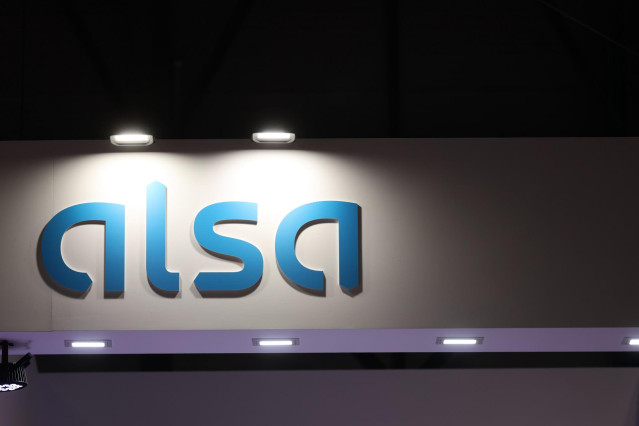 Archivo - Estand de Alsa en la tercera jornada de la 42ª edición de la Feria Internacional del Turismo, Fitur 2022, en Ifema Madrid, a 21 de enero de 2022, en Madrid (España).