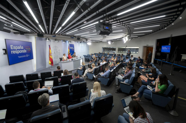 La vicepresidenta segunda y ministra de Trabajo y Economía Social, Yolanda Díaz; la ministra Portavoz, Isabel Rodríguez; y el ministro de Universidades, Joan Subirats, comparecen tras la reunión del Consejo de Ministros en Moncloa, a 21 de junio de 2022,