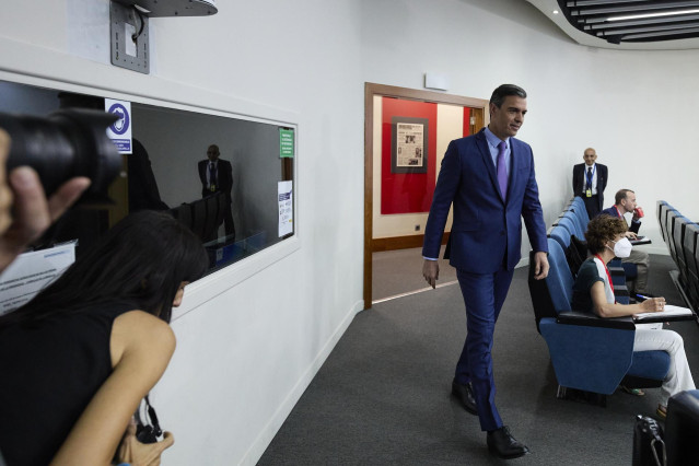 El presidente del Gobierno de España, Pedro Sánchez, llega a una comparecencia tras la reunión del Consejo de Ministros Extraordinario, en el Palacio de la Moncloa, a 22 de junio de 2022, en Madrid (España).
