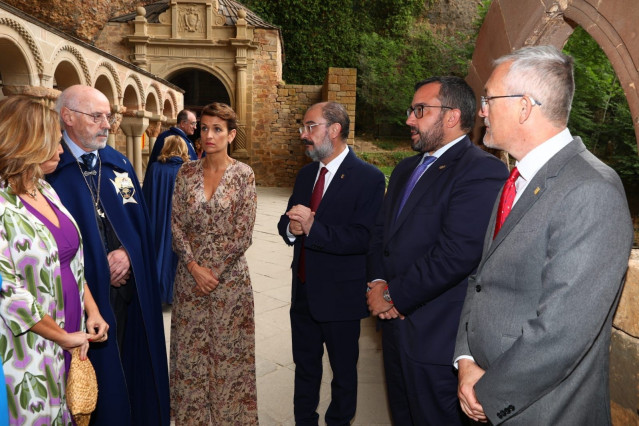 María Chivite, Javier Lambán y  Javier Remírez acto de homenaje a los reyes de Pamplona y Aragón celebrado este domingo en el Monasterio de San Juan de la Peña.