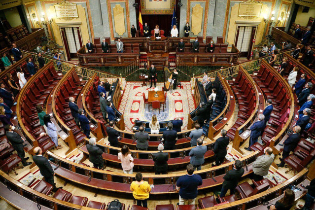 Archivo - Minuto de silencio en el Congreso por las víctimas del terrorismo en el homenaje que les rindió la Cámara en 2021