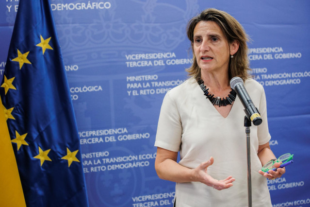 La vicepresidenta tercera del Gobierno y ministra para la Transición Ecológica y el Reto Demográfico, Teresa Ribera, ofrece declaraciones a los medios de comunicación en el Ministerio para la Transición Ecológica y el Reto Demográfico, a 8 de junio de 202