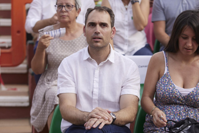 El coordinador general de IU Andalucía, Toni Valero, durante el acto central de la campaña electoral de la coalición Por Andalucía en el Auditorio Los del Río en Dos Hermanas, a 14 de junio del 2022 en (Sevilla, Andalucía) (Foto de archivo).