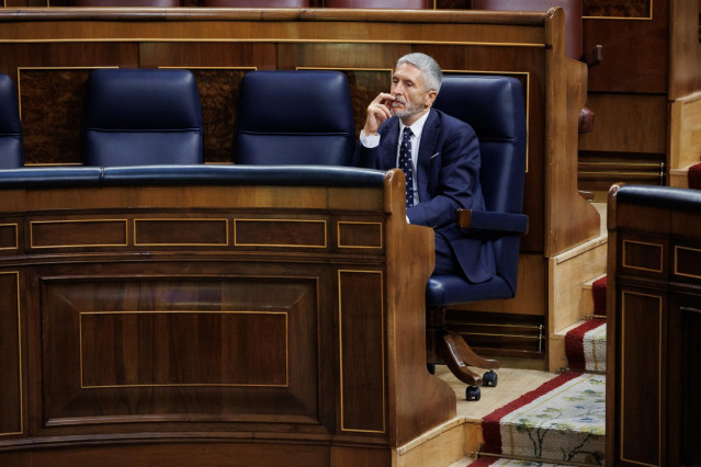 El ministro del Interior, Fernando Grande-Marlaska, en una sesión plenaria, en el Congreso de los Diputados.