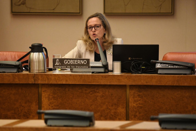 La vicepresidenta primera del Gobierno y ministra de Asuntos Económicos y Transformación Digital, Nadia Calviño, comparece en Comisión Mixta para la Unión Europea, en el Congreso de los Diputados, a 9 de junio de 2022, en Madrid (España).