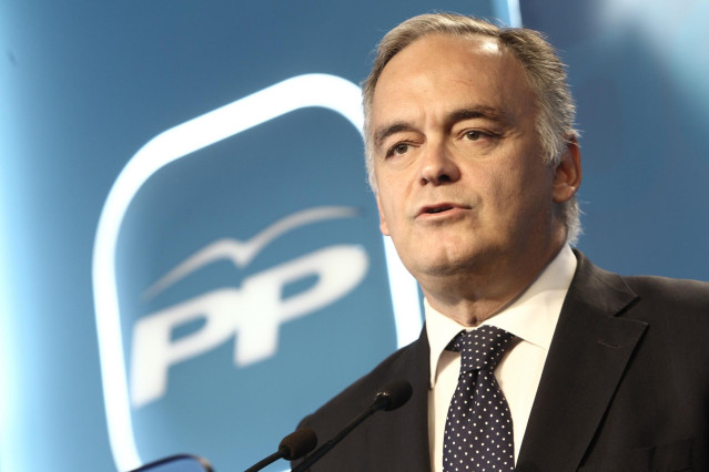 Archivo - El vicesecretario de Instiucional del PP, Estean González Pons, en una rueda de prensa en la sede de Génova