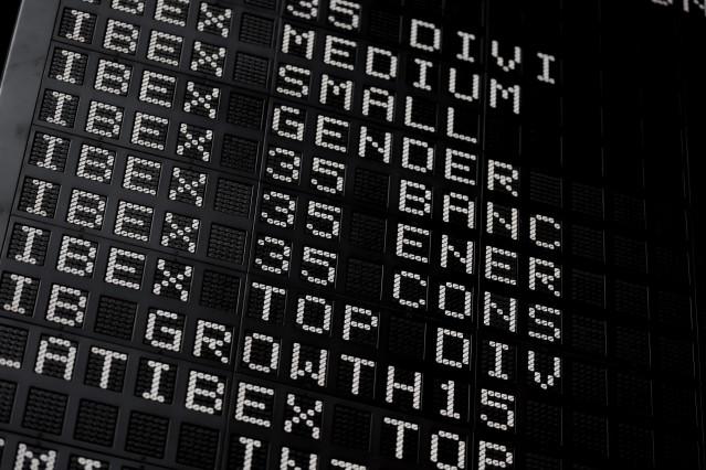 Valores del Ibex 35 en el Palacio de la Bolsa de Madrid, a 15 de junio de 2022, en Madrid (España).