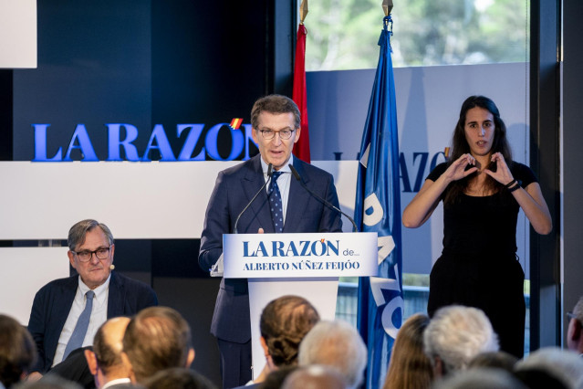 El presidente del Partido Popular, Alberto Núñez Feijóo, ofrece una conferencia, en la Sede de La Razón, a 27 de junio de 2022, en Madrid (España). La aparición se produce en el ciclo ‘La Razón de…’ que organiza el periódico La Razón.