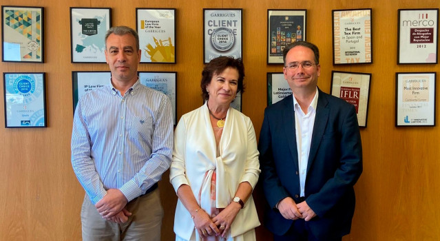 De izquierda a derecha: el cofundador de DigitalSign, Alvaro Matos, la presidenta ejecutiva de grupo Logalty, María Dolores Pescador, y el cofundador y consejero delegado de DigitalSign, Fernando Moreira.