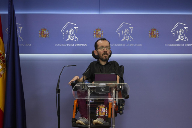 Archivo - El portavoz de Unidas Podemos en el Congreso, Pablo Echenique, interviene en una rueda de prensa previa a una Junta de Portavoces, en el Congreso de los Diputados, a 24 de mayo de 2022, en Madrid (España).