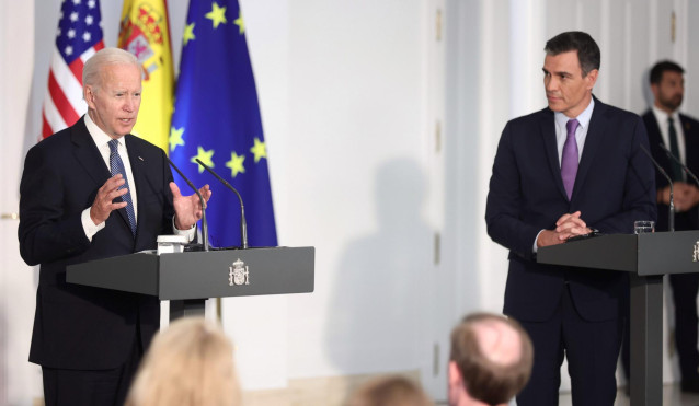 El presidente de los Estados Unidos, Joe Biden (i) y el presidente del Gobierno, Pedro Sánchez (d), comparecen tras su reunión en el Palacio de La Moncloa, a 28 de junio de 2022, en Madrid (España). Joe Biden ha llegado a primera hora de la tarde a la bas