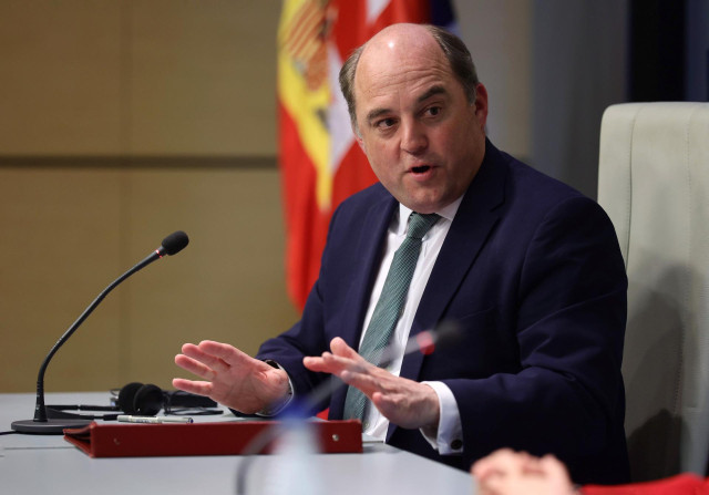 Archivo - El ministro de Defensa de Reino Unido, Ben Wallace, en una rueda de prensa tras su reunión con la ministra de Defensa, en la sede del Ministerio, a 25 de mayo de 2022, en Madrid (España).