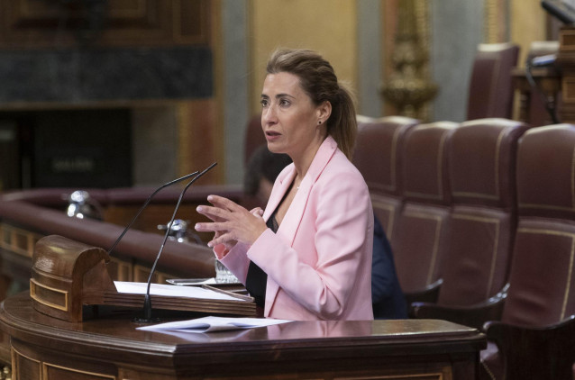 Archivo - La ministra de Transportes, Movilidad y Agenda Urbana, Raquel Sánchez, interviene en una sesión plenaria en el Congreso de los Diputados, a 25 de mayo de 2022, en Madrid (España). Durante el pleno, el Ejecutivo central debe responder a las pregu