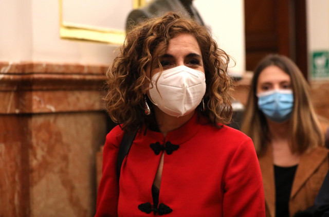 Archivo - La ministra de Hacienda, María Jesús Montero, a su salida de una sesión plenaria en el Congreso de los Diputados, a 29 de marzo de 2022, en Madrid (España). El Pleno decide si inicia la tramitación parlamentaria de las proposiciones de Ley para