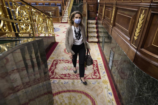 Archivo - La vicepresidenta tercera y ministra para la Transición Ecológica, Teresa Ribera, a su llegada a una sesión plenaria, en el Congreso