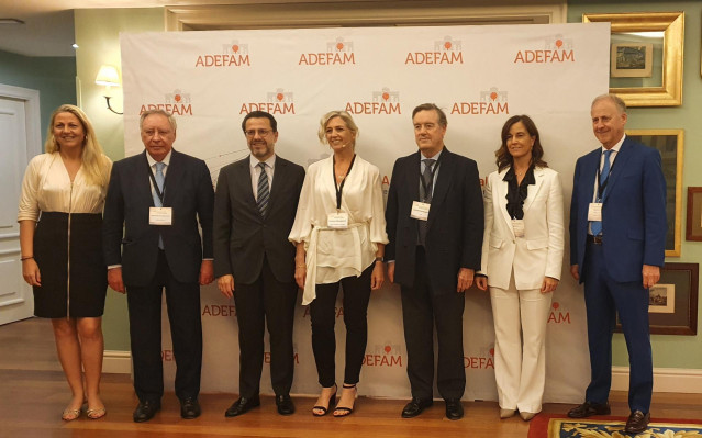 El consejero de Economía, Hacienda y Empleo, Javier Fernández-Lasquetty durante la inauguración de la XIX Asamblea de General de Socios de ADEFAM