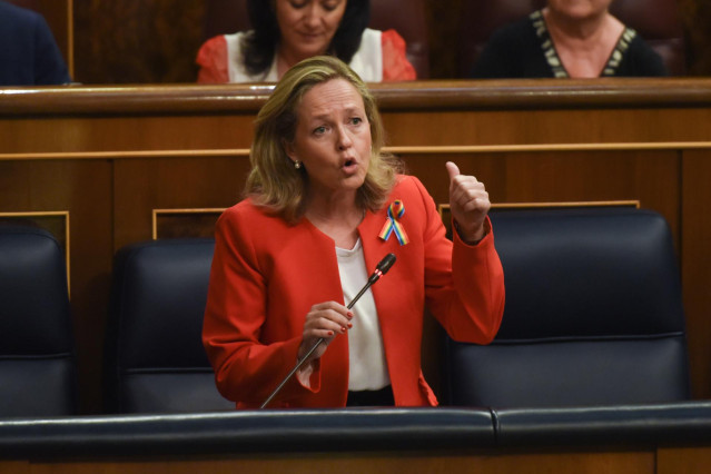 La vicepresidenta primera y ministra de Asuntos Económicos y Transformación Digital, Nadia Calviño, interviene en una sesión plenaria, en el Congreso de los Diputados, a 29 de junio de 2022, en Madrid (España).