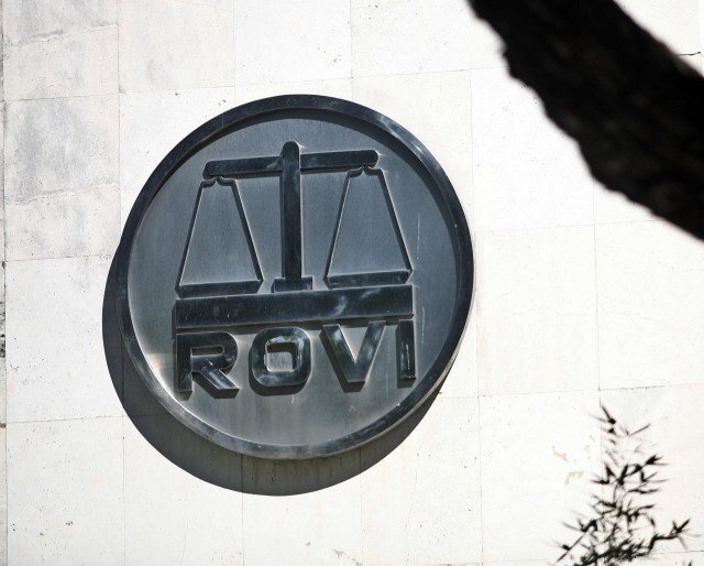 Archivo - Logo de los Laboratorios Farmacéuticos Rovi en sus oficinas en Madrid