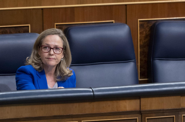 Archivo - La vicepresidenta primera y ministra de Asuntos Económicos y Transformación Digital, Nadia Calviño, durante una sesión plenaria en el Congreso