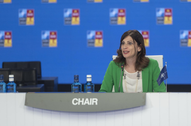 La representante especial para Mujeres, Paz y Seguridad de la Secretaría General de la OTAN, Irene Fellin, participa en una mesa redonda de las ministras de Asuntos Exteriores y de Defensa de los países aliados de la OTAN