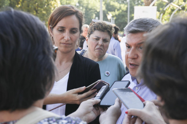 El portavoz del Grupo Municipal en el Ayuntamiento, Gonzalo Díaz, ofrece declaraciones a los medios de comunicación durante su visita al municipio de Collado Villalba junto la portavoz regional de Más Madrid, Mónica García, a 31 de mayo de 2022, en Collad