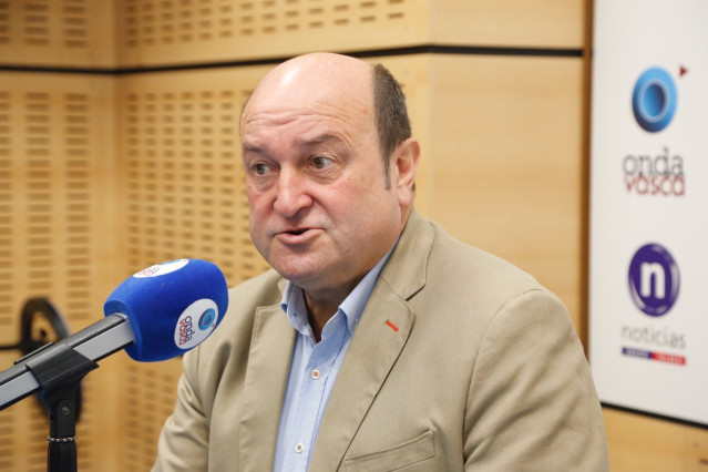 El presidente del EBB del PNV, Andoni Ortuzar, en una entrevista en Onda Vasca
