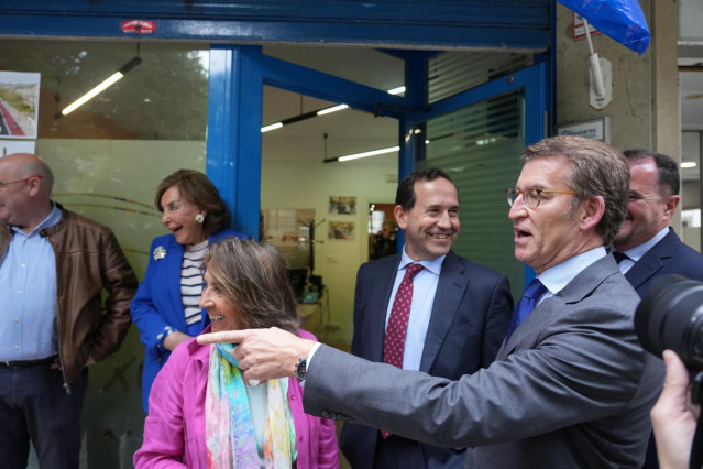 El presidente del PP, Alberto Núñez Feijóo, a su salida de la sede del PP de Getxo, a 30 de junio de 2022, en Getxo, Bilbao, Vizcaya, País Vasco (España).