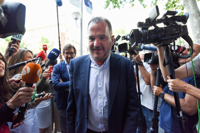 El presidente del PP vasco, Carlos Iturgaiz, a su llegada a una reunión de la Junta Directiva en la sede del PP en Bilbao