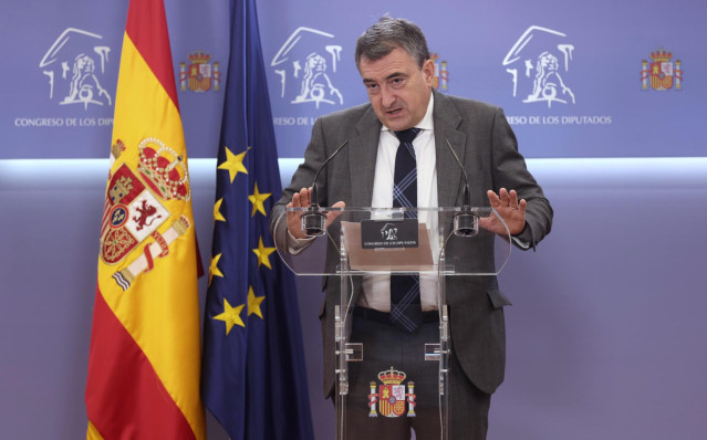 El portavoz del PNV en el Congreso, Aitor Esteban, interviene en una rueda de prensa previa a una Junta de Portavoces, en el Congreso de los Diputados, a 21 de junio de 2022, en Madrid (España).