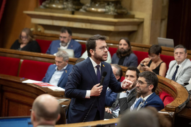 El presidente de la Generalitat, Pere Aragonès, interviene durante una sesión plenaria, en el Parlament de Cataluña, a 29 de junio de 2022, en Barcelona, Catalunya (España).