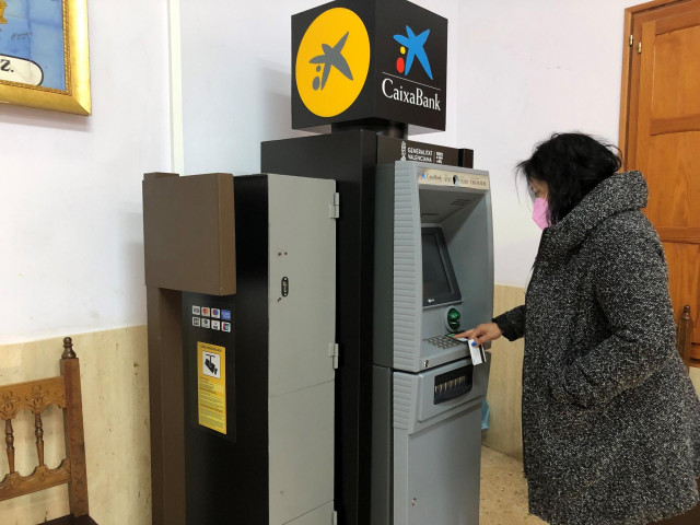 Archivo - Cajero automático instalado en Geldo (Castellón)