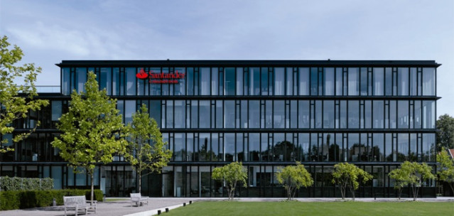 Archivo - Edificio del Santander Consumer Finance